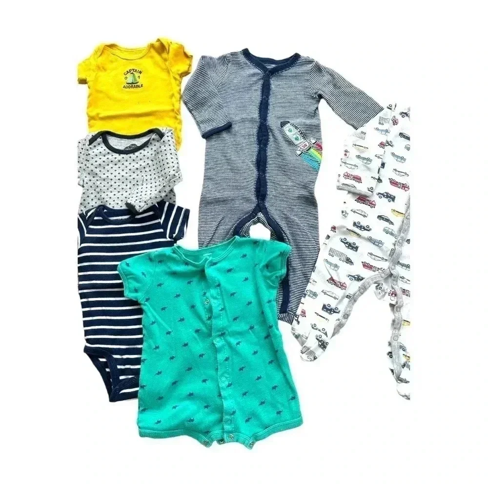 Bundle of 6 pieces of baby clothings size 9 months old bodysuits/footsies